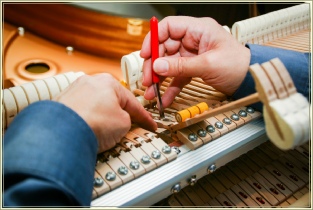 Regulating a grand piano - Josefs Pianos