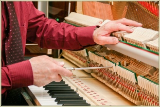 Regulating an upright piano - Josefs Pianos